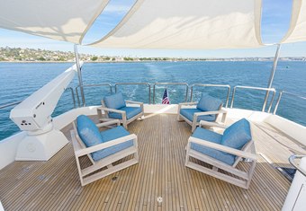Dragonfly yacht charter lifestyle
                        