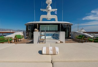 Aelia yacht charter lifestyle
                        