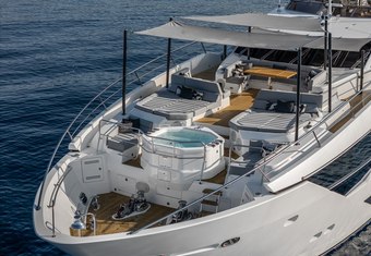 Noroader yacht charter lifestyle
                        
