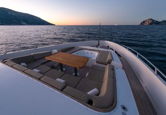 Quantum H yacht charter lifestyle
                        