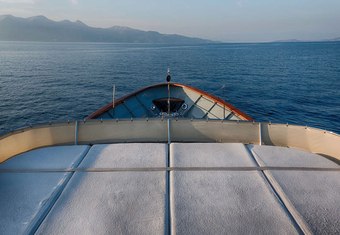 Jura II yacht charter lifestyle
                        