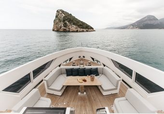 Papillon yacht charter lifestyle
                        