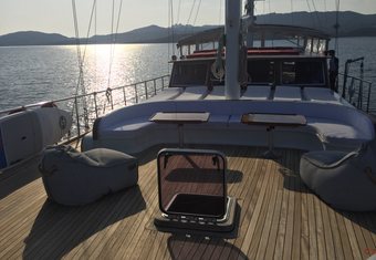 Victoria yacht charter lifestyle
                        