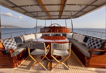 Sallyna yacht charter lifestyle
                        