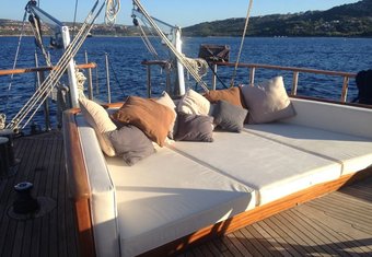 Smart Spirit 1 yacht charter lifestyle
                        