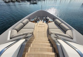 Flori yacht charter lifestyle
                        