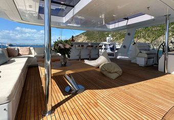 Yolo yacht charter lifestyle