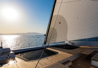 Endless Horizon yacht charter lifestyle
                        