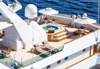 Esmeralda yacht charter lifestyle
                        