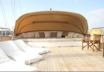 Conquest of 1966 yacht charter lifestyle
                        