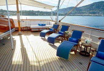 Malahne yacht charter lifestyle
                        