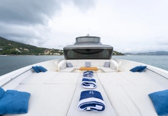 Estia yacht charter lifestyle