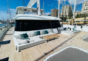 Seaclusion yacht charter lifestyle
                        