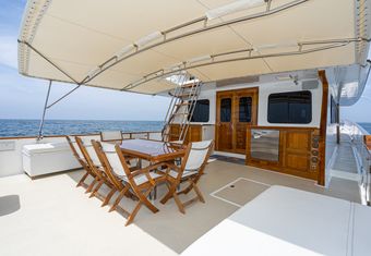 Oceana yacht charter lifestyle
                        
