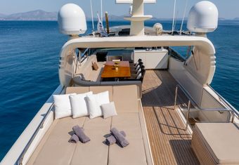 Miraval yacht charter lifestyle
                        