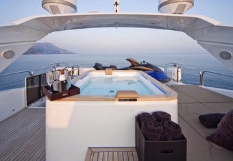 Tahi yacht charter lifestyle
                        