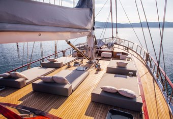 Hic Salta yacht charter lifestyle