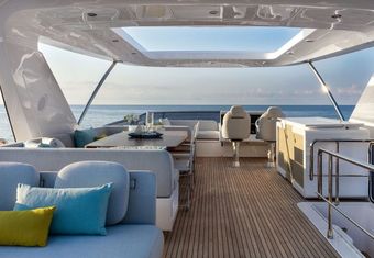 Solstice yacht charter lifestyle
                        