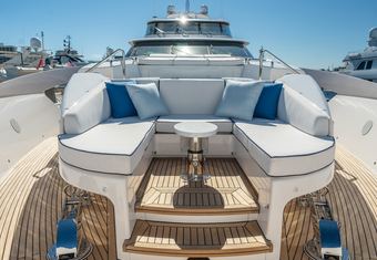 Miss Michelle yacht charter lifestyle
                        