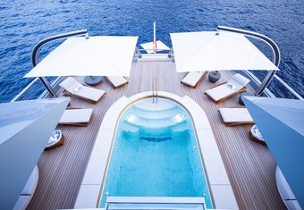 Luna yacht charter lifestyle
                        