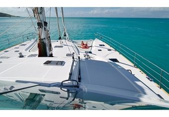 Sur L’eau yacht charter lifestyle
                        