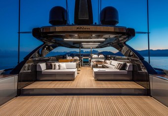 Bella Donna yacht charter lifestyle