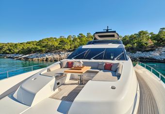 Akasti yacht charter lifestyle
                        
