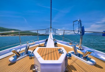 Andeo yacht charter lifestyle
                        