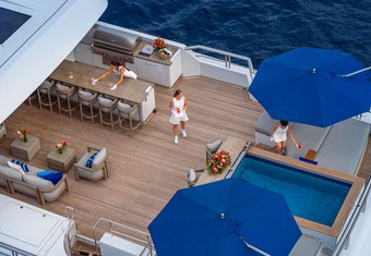 Top Five II yacht charter lifestyle
                        