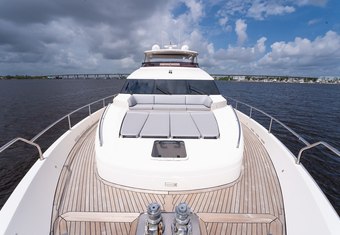 Maryana yacht charter lifestyle
                        