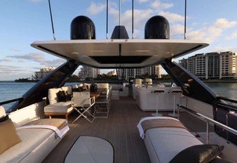 5 Palms yacht charter lifestyle