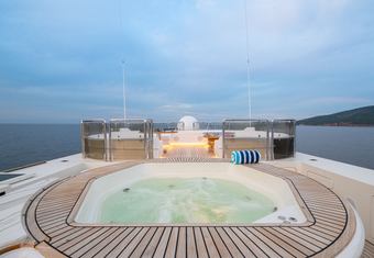 Barents yacht charter lifestyle
                        