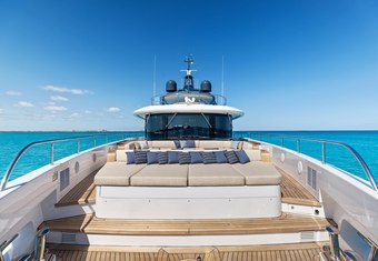 Wave yacht charter lifestyle