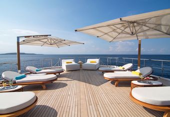 O'Natalina yacht charter lifestyle
                        