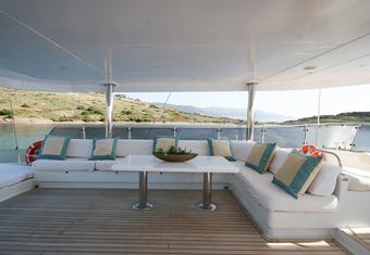 Caneren yacht charter lifestyle