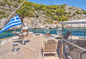 Almyra II yacht charter lifestyle
                        