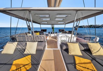 Neow yacht charter lifestyle
                        