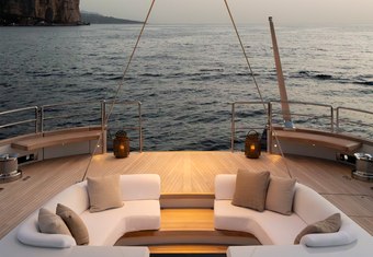 Twizzle yacht charter lifestyle
                        