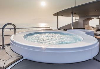 R23 yacht charter lifestyle
                        