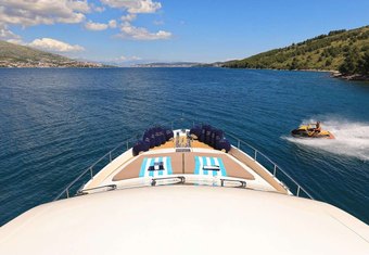 Luna Rossa yacht charter lifestyle