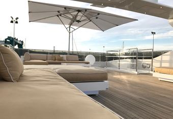 Villa sul Mare yacht charter lifestyle
                        
