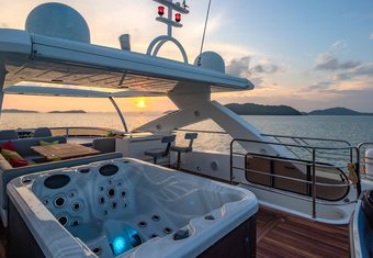Sydney yacht charter lifestyle
                        