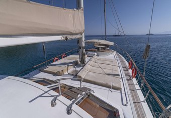 Queen of Sea yacht charter lifestyle
                        