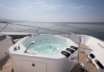 Yutori yacht charter lifestyle
                        