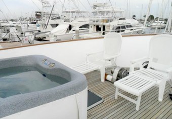 Zia yacht charter lifestyle
                        