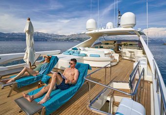 Acceptus yacht charter lifestyle
                        