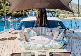 Sunyo yacht charter lifestyle
                        