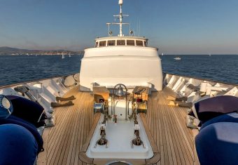 Secret Life yacht charter lifestyle
                        