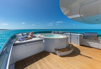 Amore yacht charter lifestyle
                        