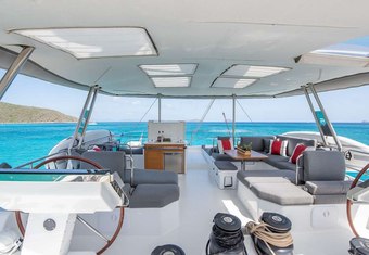 Colibri yacht charter lifestyle
                        